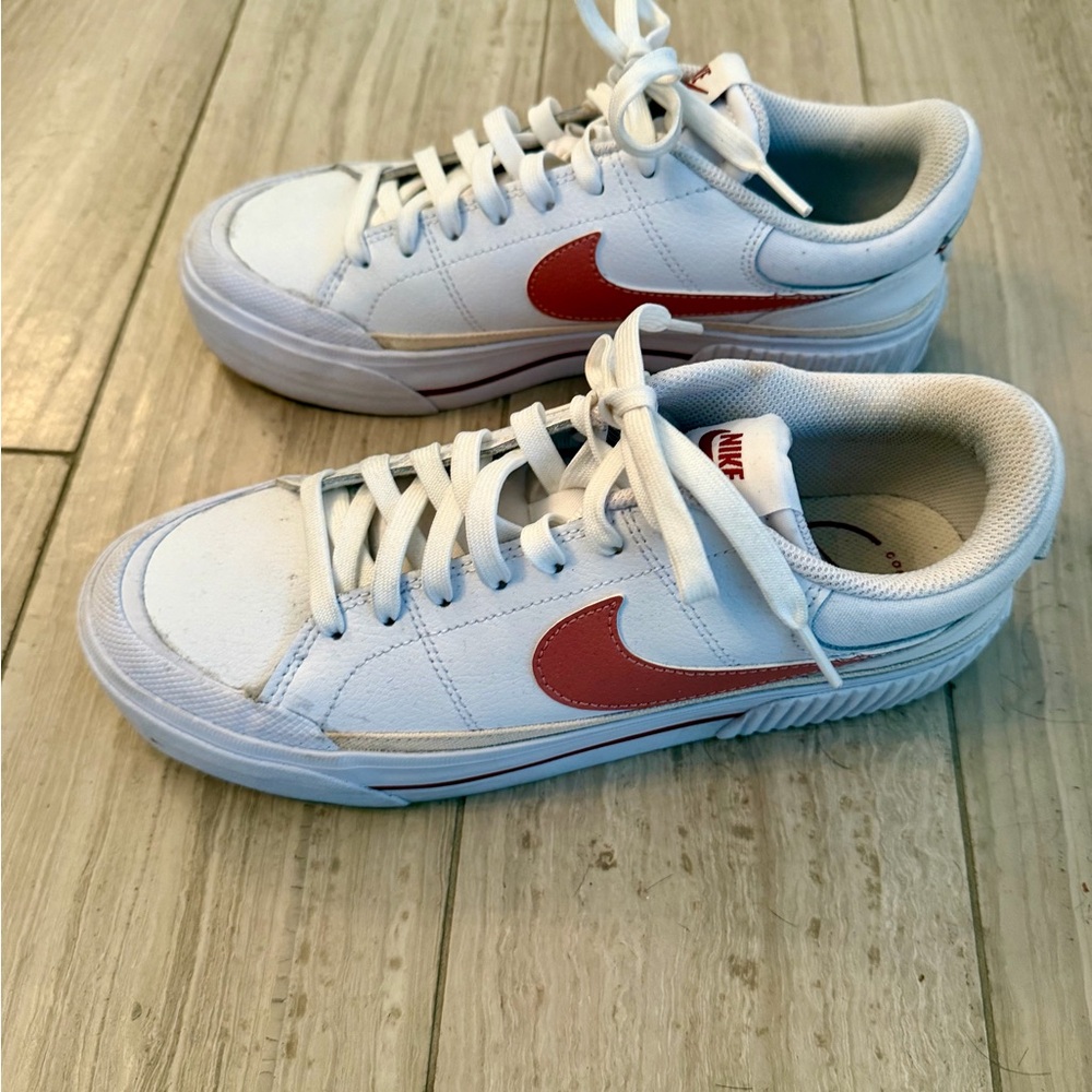Nike White Low-Top Sneakers with rose pink Swoosh - Picture 4 of 4
